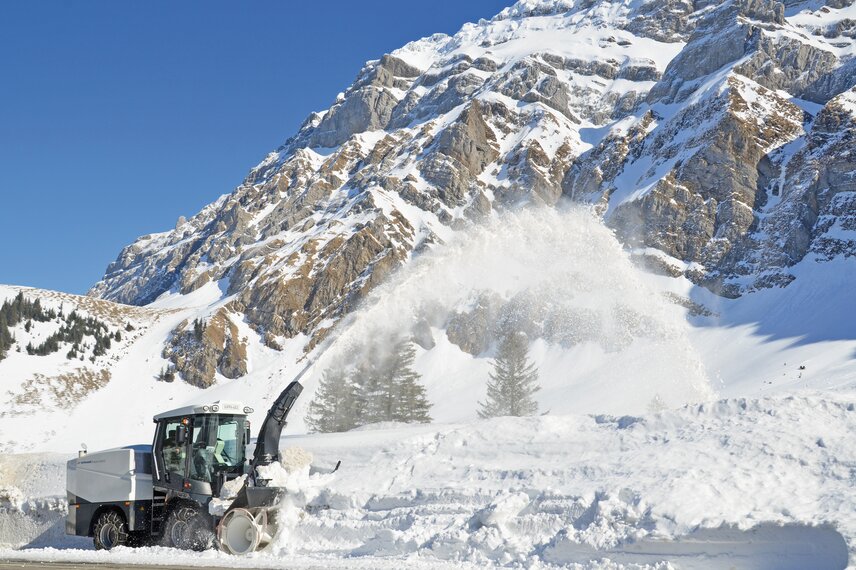 Snow removal machines | Supra 4002/5002 | Aebi Schmidt Group
